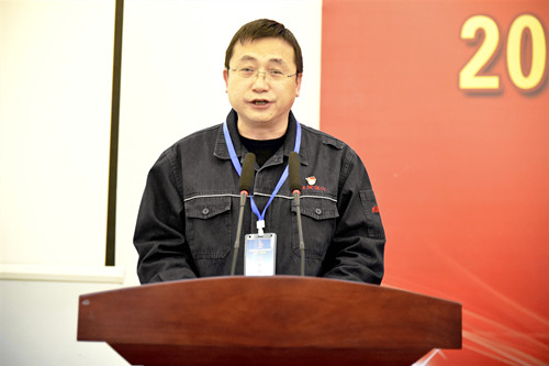 4.黃陵煤化工公司副總經(jīng)理陳兵作了題為《奮發(fā)有為勇?lián)?dāng) 創(chuàng)新管理有作為 為公司安全綠色高質(zhì)量發(fā)展保駕護(hù)航》的安全環(huán)保工作報告_副本.jpg