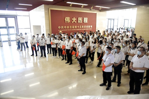參觀革命紀(jì)念館.JPG